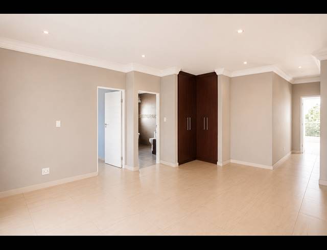 6 BEDROOM GOLF ESTATE FOR SALE IN BLUE VALLEY GOLF ESTATE